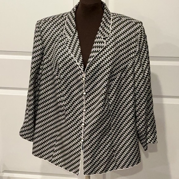 Adrianna Papell Woman Black White Logo Monogram 100% Silk Blazer Size 24 - Picture 1 of 8
